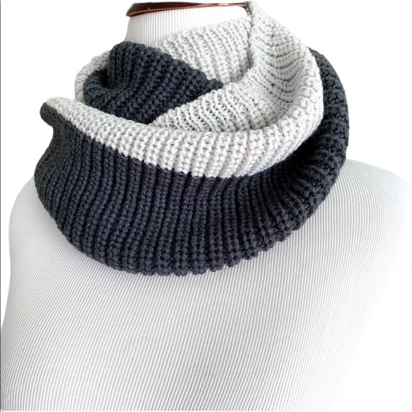 Gray Color-block Knit Infinity Scarf - Picture 2 of 6